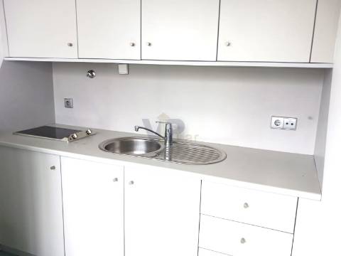 Loja + Escritórios c/ 425m² - Porto (à Circunvalação)