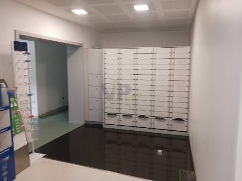 Loja + Escritórios c/ 425m² - Porto (à Circunvalação)