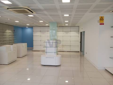 Loja + Escritórios c/ 425m² - Porto (à Circunvalação)