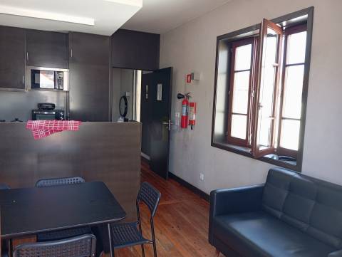 QUARTO c/ Ar Condicionado - Ao Amial - Paranhos