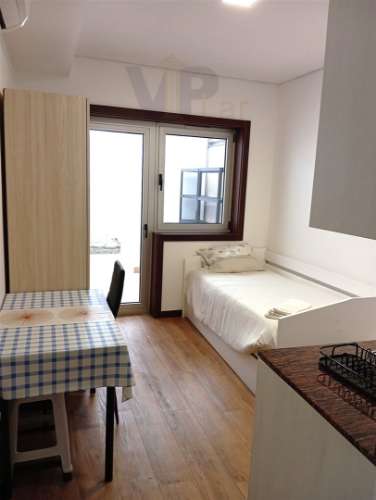 T0 c/ Terraço - Ao H.S. João / Pólo Universitário (despesas incluídas)