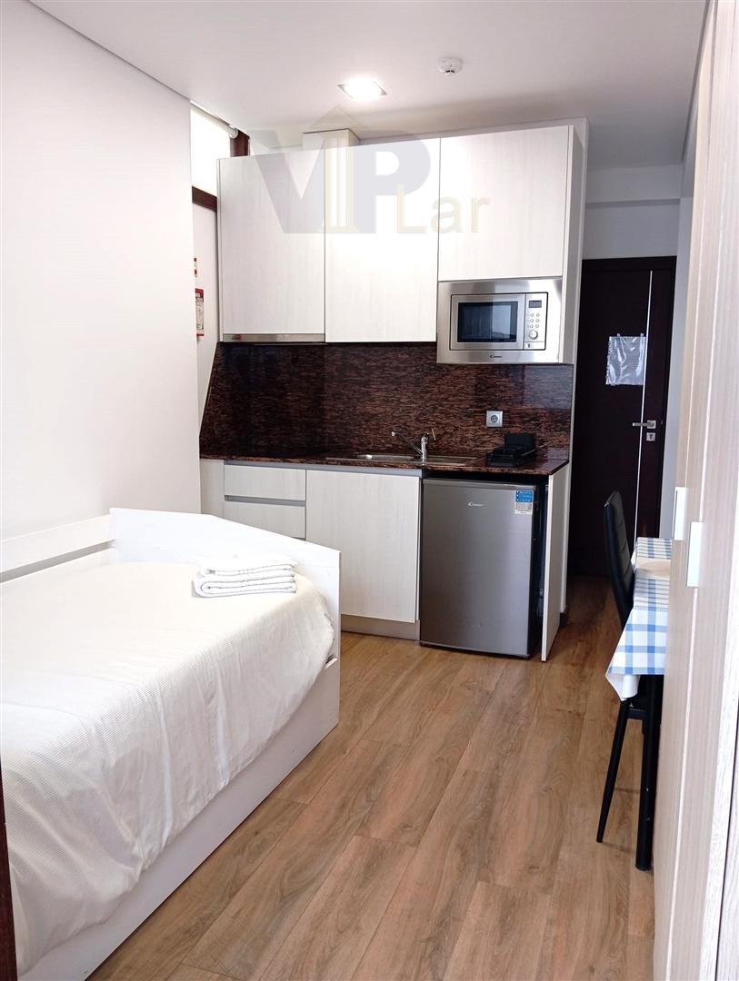 T0 c/ Terraço - Ao H.S. João / Pólo Universitário (despesas incluídas)