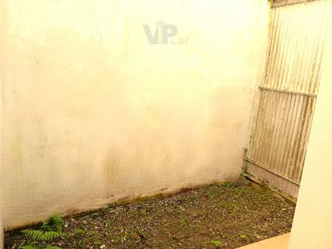 T0 c/ Terraço - Ao H.S. João / Pólo Universitário (despesas incluídas)