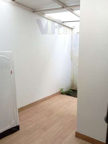 T0 c/ Terraço - Ao H.S. João / Pólo Universitário (despesas incluídas)