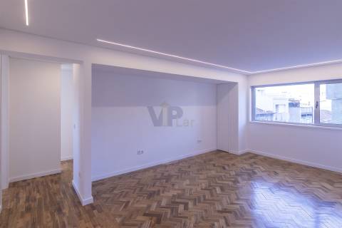 T4 Totalmente Renovado - Centro do Porto (Aliados / Bolhão)