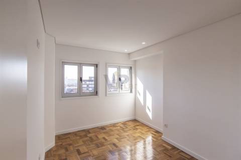 T4 Totalmente Renovado - Centro do Porto (Aliados / Bolhão)