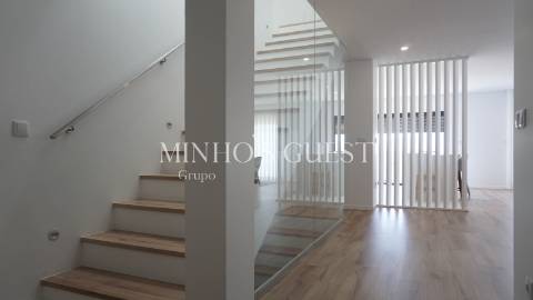 Moradia V3 Gaveto a 10min. do Centro de Braga