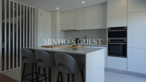 Moradia V3 Gaveto a 10min. do Centro de Braga