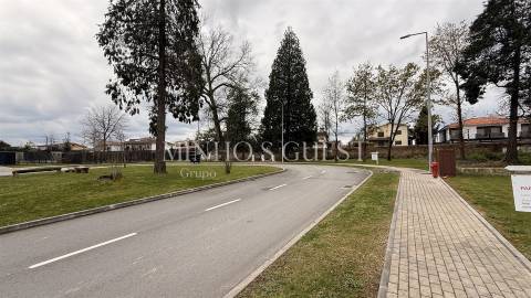 Lote de Terreno p/ Moradia Individual - Braga