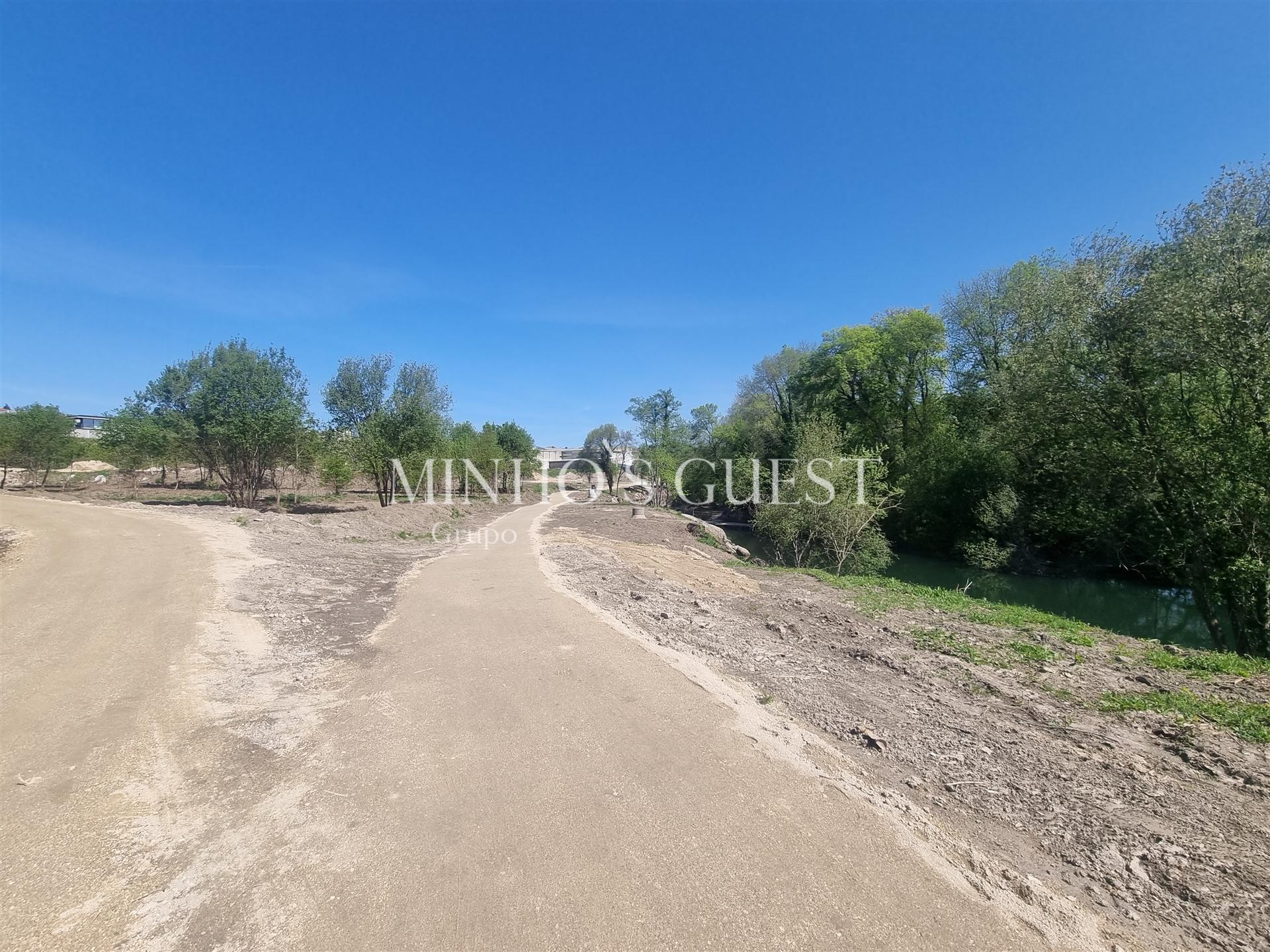 Terreno Rústico junto a nova Ecovia, Rio Ave - Brito, Guimarães