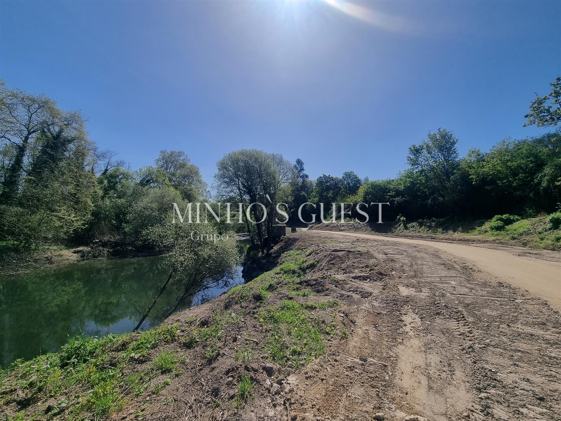 Terreno Rústico junto a nova Ecovia, Rio Ave - Brito, Guimarães