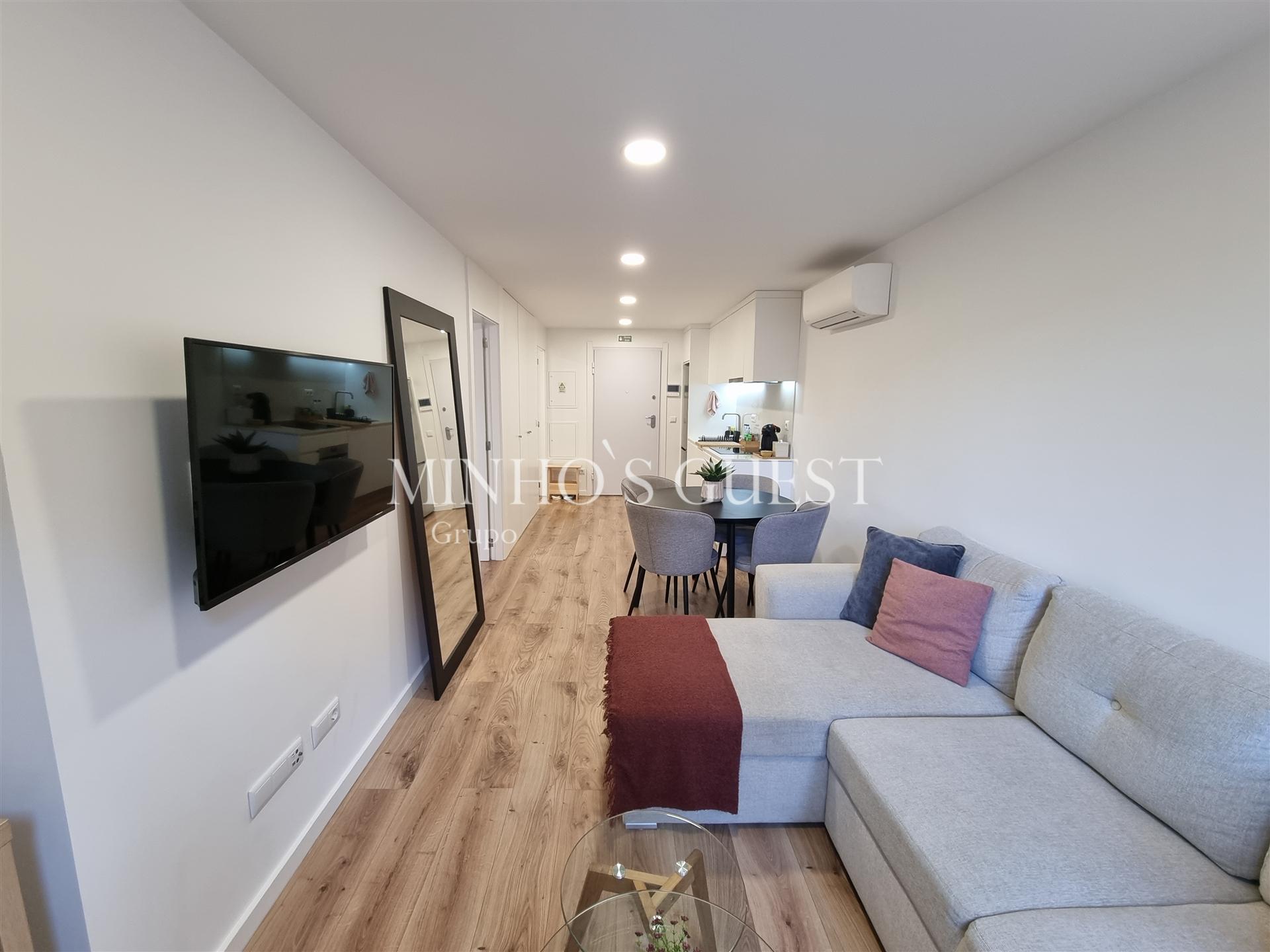 Apartamento T1 c/ terraço privativo (60m2) - Pronto habitar