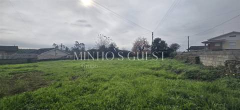 Terreno em gaveto (1500m2) p/ Construção - Salreu