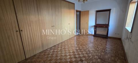 Moradia V4 Individual inserida em lote de 1800m2 - Nogueira, Braga