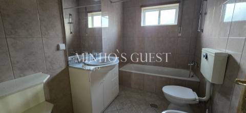 Moradia V4 Individual inserida em lote de 1800m2 - Nogueira, Braga