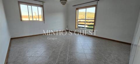 Moradia V4 Individual inserida em lote de 1800m2 - Nogueira, Braga