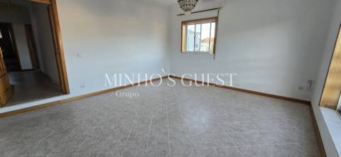 Moradia V4 Individual inserida em lote de 1800m2 - Nogueira, Braga