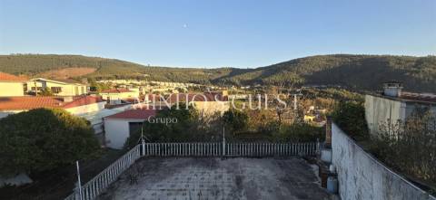 Moradia V4 Individual inserida em lote de 1800m2 - Nogueira, Braga