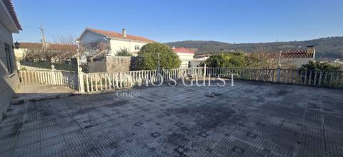 Moradia V4 Individual inserida em lote de 1800m2 - Nogueira, Braga