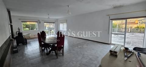 Moradia V4 Individual inserida em lote de 1800m2 - Nogueira, Braga