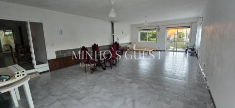 Moradia V4 Individual inserida em lote de 1800m2 - Nogueira, Braga