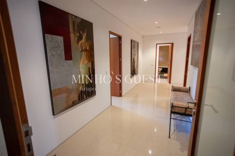 Moradia V4 de Luxo (650m2) Implantada em Terreno de 12500m2 - Souto, Guimarães - Braga, Guimarães