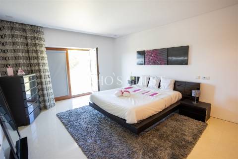 Moradia V4 de Luxo (650m2) Implantada em Terreno de 12500m2 - Souto, Guimarães - Braga, Guimarães