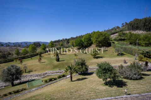 Moradia V4 de Luxo (650m2) Implantada em Terreno de 12500m2 - Souto, Guimarães - Braga, Guimarães