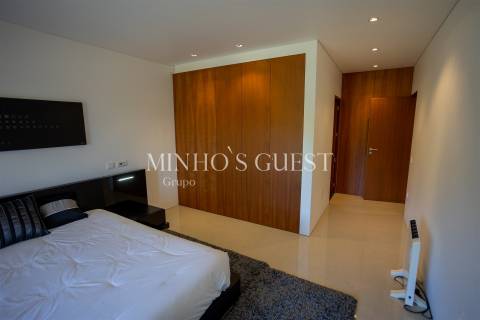 Moradia V4 de Luxo (650m2) Implantada em Terreno de 12500m2 - Souto, Guimarães - Braga, Guimarães