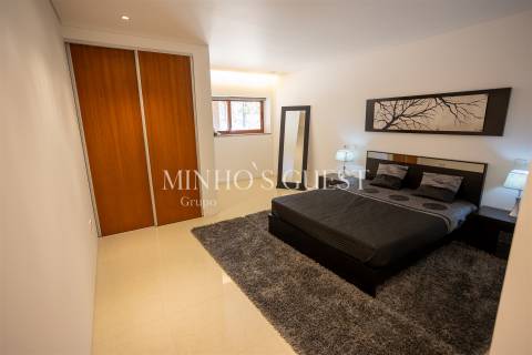 Moradia V4 de Luxo (650m2) Implantada em Terreno de 12500m2 - Souto, Guimarães - Braga, Guimarães