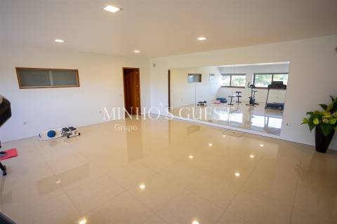 Moradia V4 de Luxo (650m2) Implantada em Terreno de 12500m2 - Souto, Guimarães - Braga, Guimarães