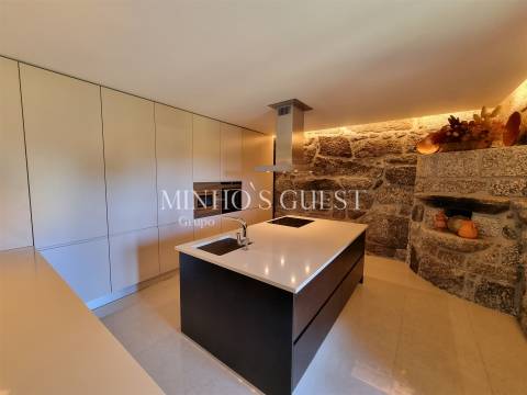 Moradia V4 de Luxo (650m2) Implantada em Terreno de 12500m2 - Souto, Guimarães - Braga, Guimarães