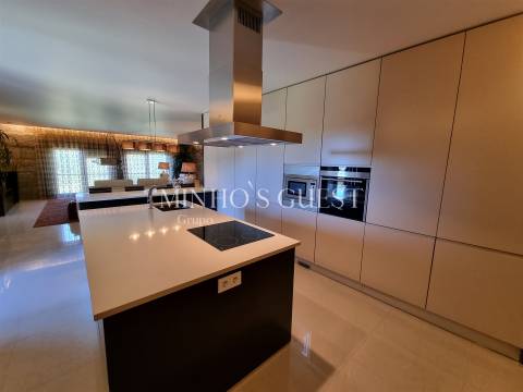 Moradia V4 de Luxo (650m2) Implantada em Terreno de 12500m2 - Souto, Guimarães - Braga, Guimarães