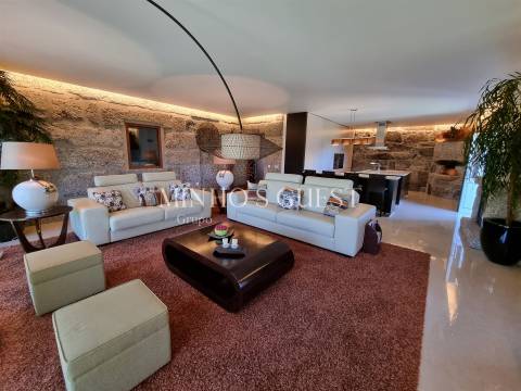 Moradia V4 de Luxo (650m2) Implantada em Terreno de 12500m2 - Souto, Guimarães - Braga, Guimarães