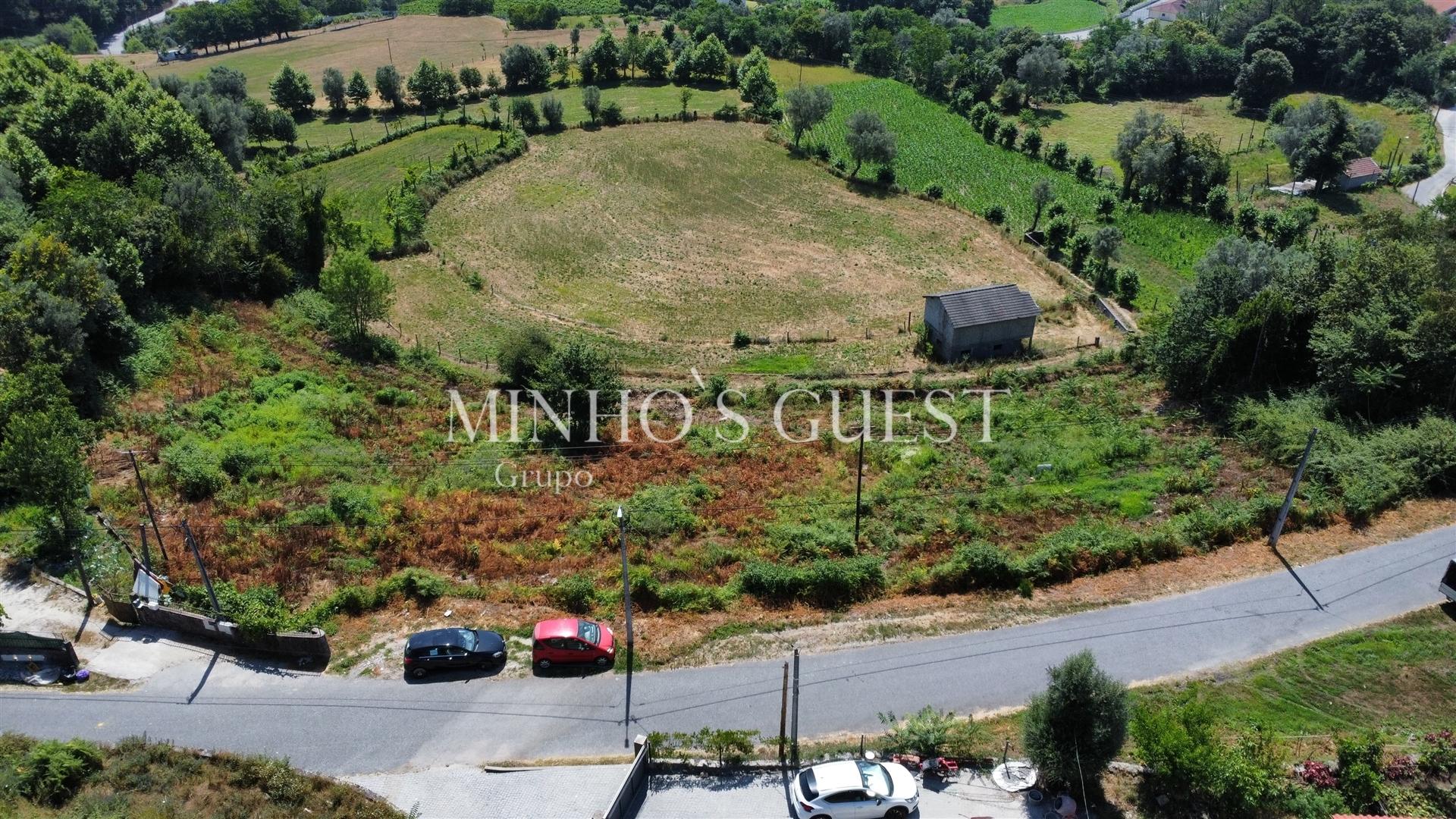 Lote de Terreno (1000m2) p/ Construção de Moradia c/ vista para Natureza - Oriz, Vila Verde