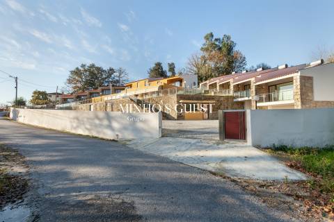 ApartHotel c/ 14 apartamentos + restaurante - Arcos de Valdevez