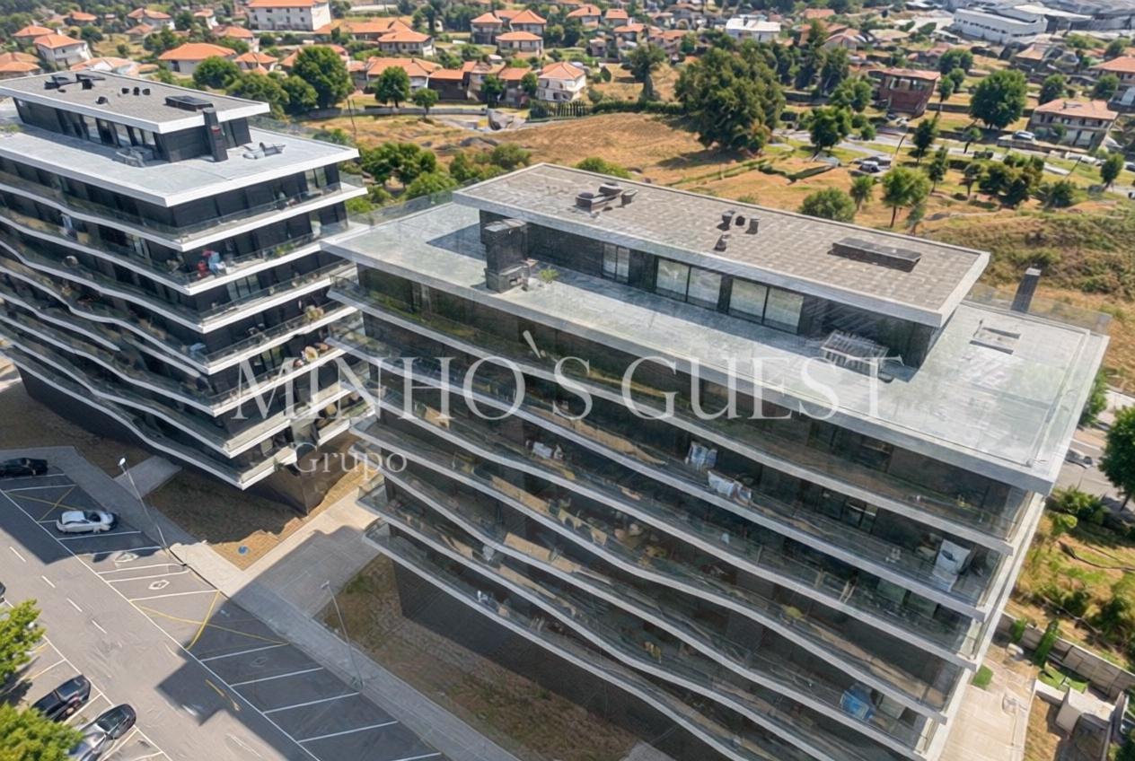 Penthouse T3 (211m2) c/ garagem para 10 carros - Ferreiros Braga