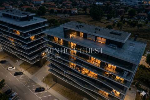 Penthouse T3 (211m2) c/ garagem para 10 carros - Ferreiros Braga