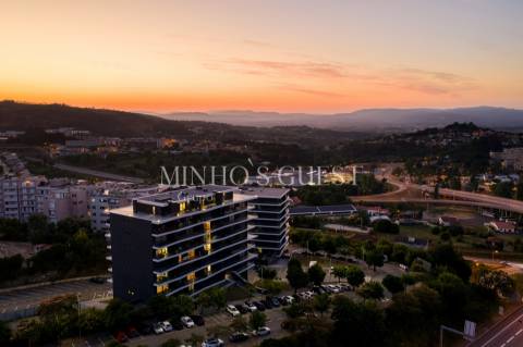 Penthouse T3 (211m2) c/ garagem para 10 carros - Ferreiros Braga