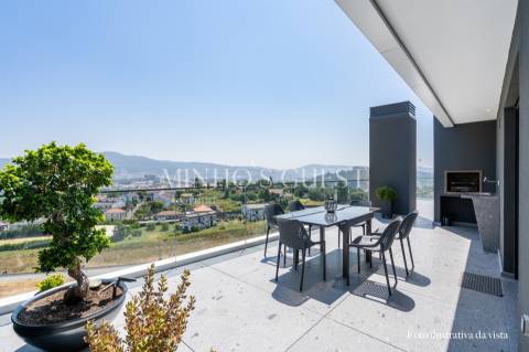 Penthouse T3 (211m2) c/ garagem para 10 carros - Ferreiros Braga