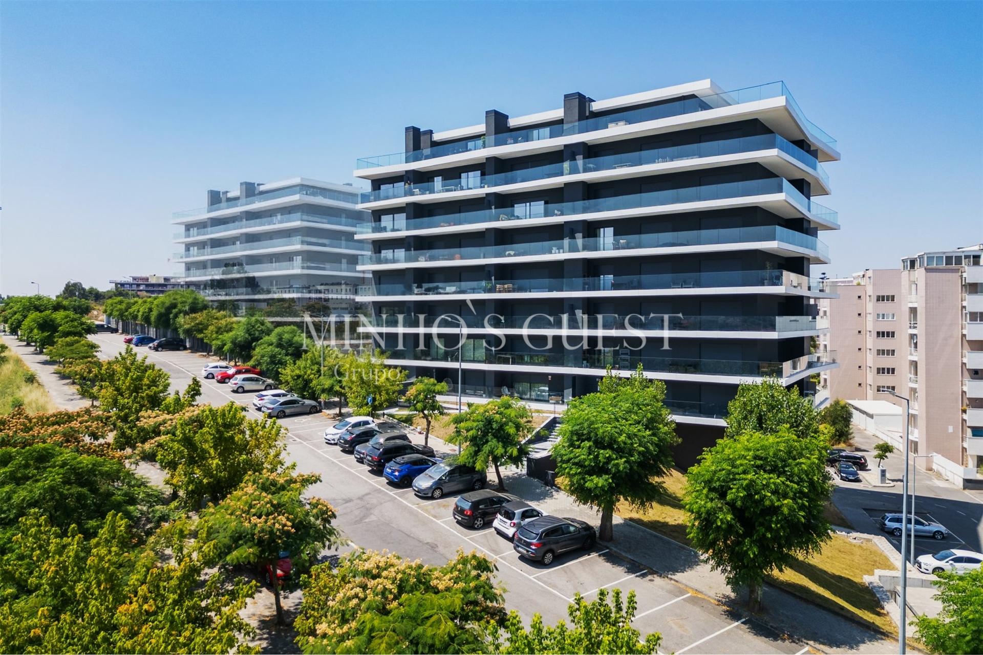 Penthouse T3 (211m2) c/ garagem para 10 carros - Ferreiros Braga
