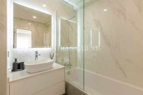 Apartamento T3 na 1ª Linha de Mar – Apúlia (Pronto a Habitar)