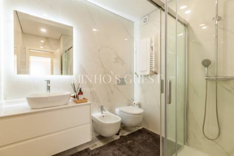 Apartamento T3 na 1ª Linha de Mar – Apúlia (Pronto a Habitar)