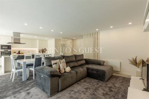 Apartamento T3 na 1ª Linha de Mar – Apúlia (Pronto a Habitar)