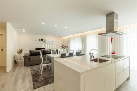 Apartamento T3 na 1ª Linha de Mar – Apúlia (Pronto a Habitar)