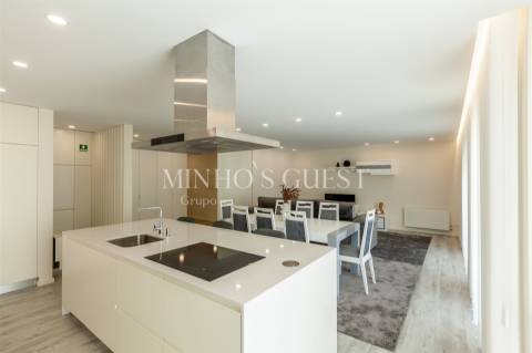 Apartamento T3 na 1ª Linha de Mar – Apúlia (Pronto a Habitar)