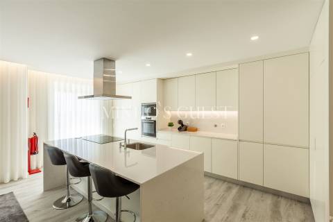 Apartamento T3 na 1ª Linha de Mar – Apúlia (Pronto a Habitar)