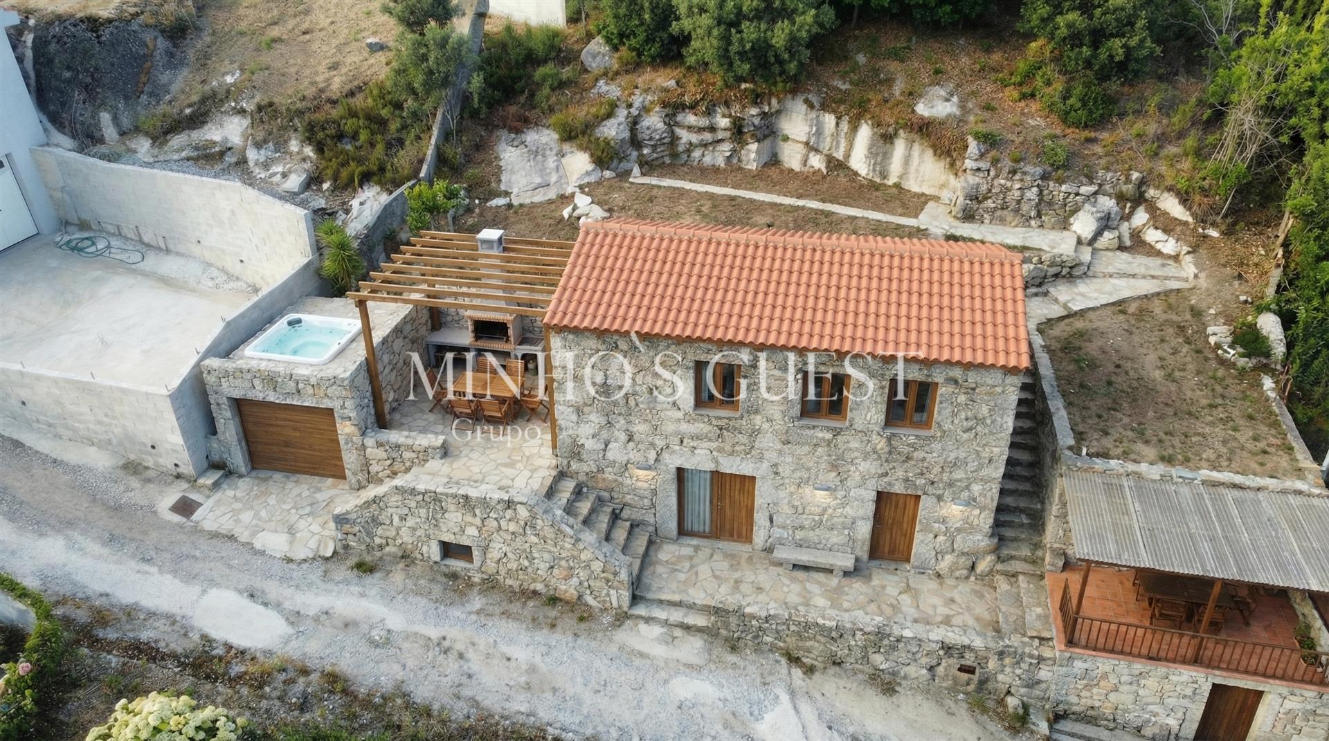 Moradia em Pedra c/2 pisos p/restauro junto á Barragem de Caniçada - Valdosende, Terras de Bouro