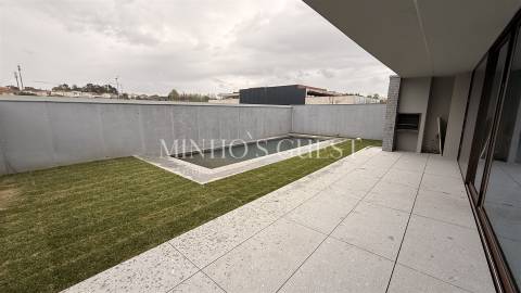 Moradias V3 em Condomínio de Luxo  – Palmeira