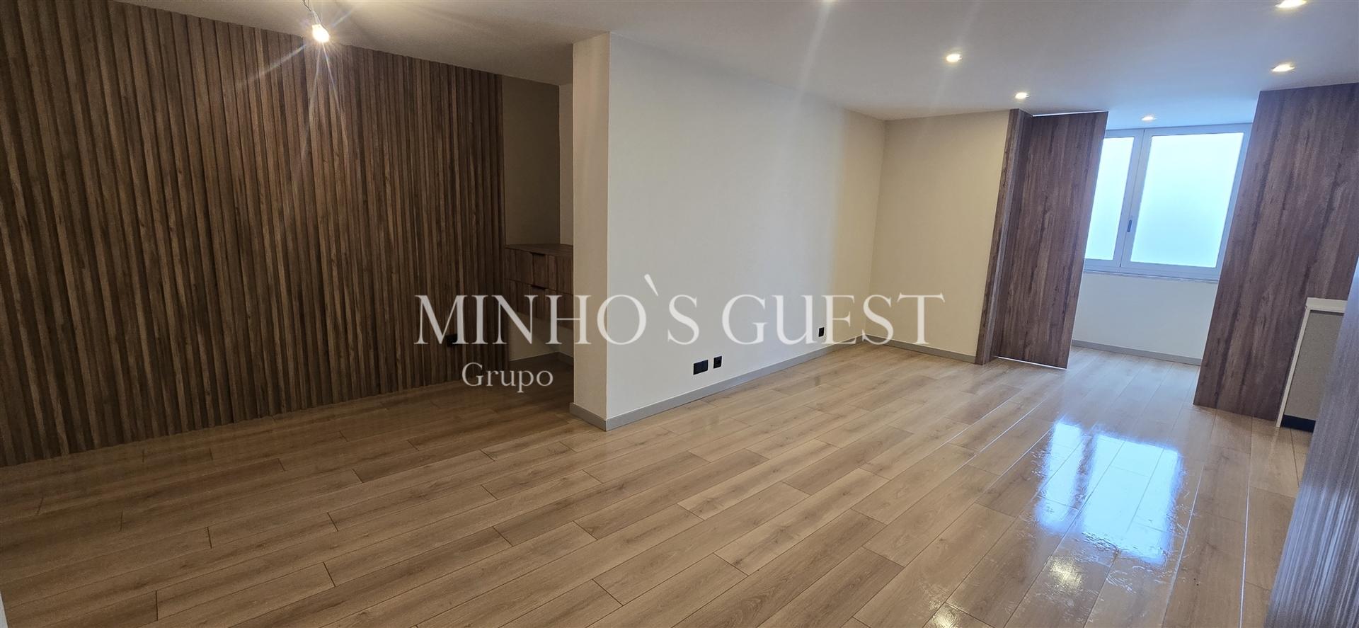 Apartamento T4 c/ 2 Suites, varanda e elevador - Centro Histórico de Braga